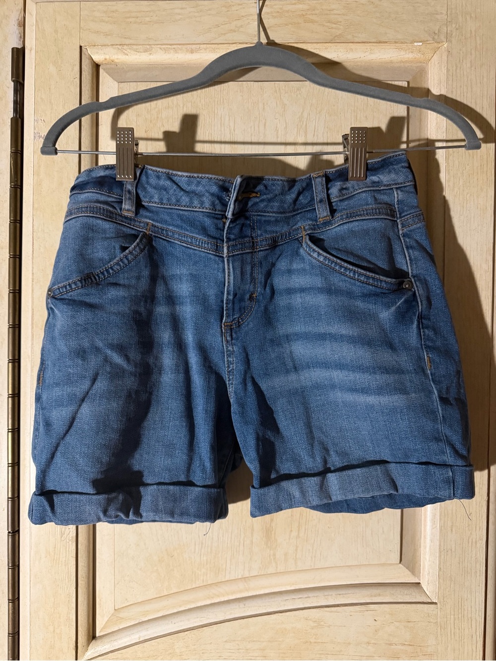 Arizona Jean Company Women's Medium Blue Rolled Hem Denim Shorts